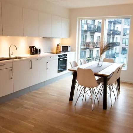 West By Charles Hope * Koppenhága