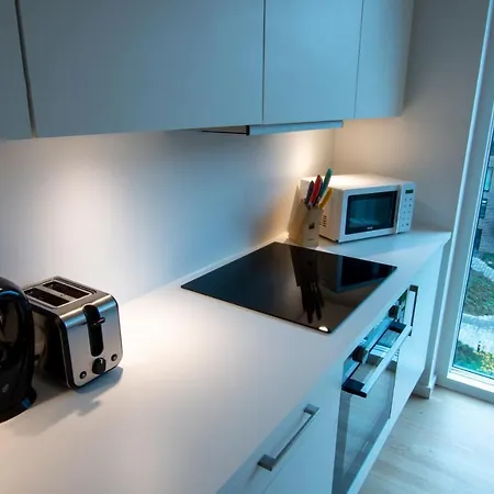 Apartman West By Charles Hope *