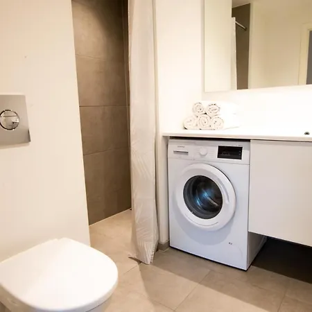 West By Charles Hope Apartman