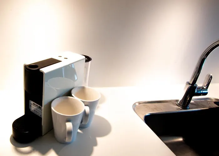 West By Charles Hope アパート